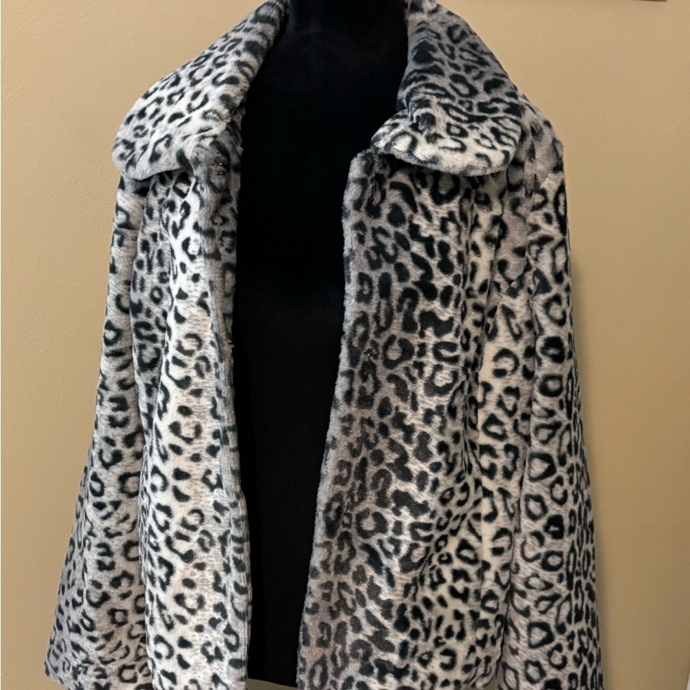 NWT: Sabrina Lauren Animal Print Jacket (large)